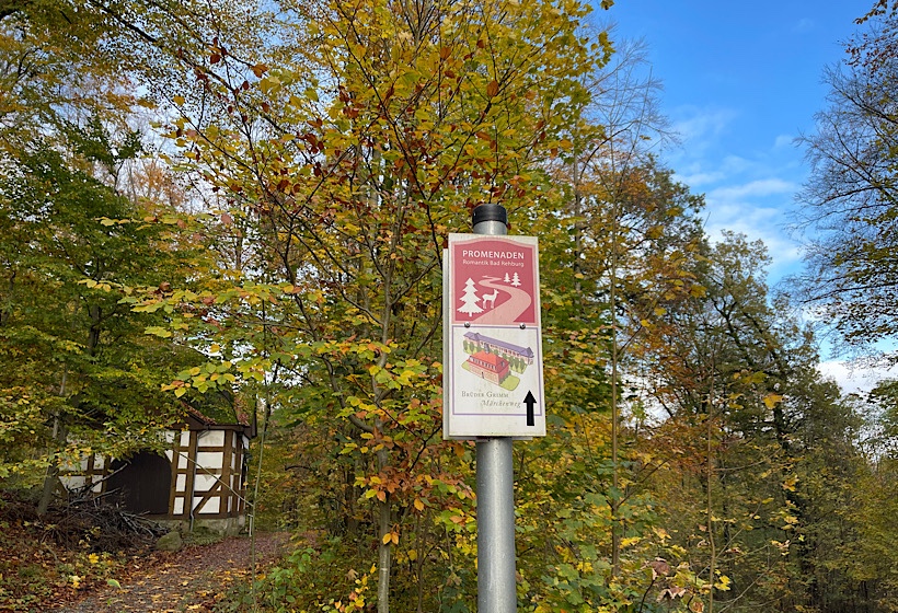 Im Märchenwald Rehburg findet man eine Vielzahl von Holzdarstellungen einiger Märchen der Gebrüder Grimm